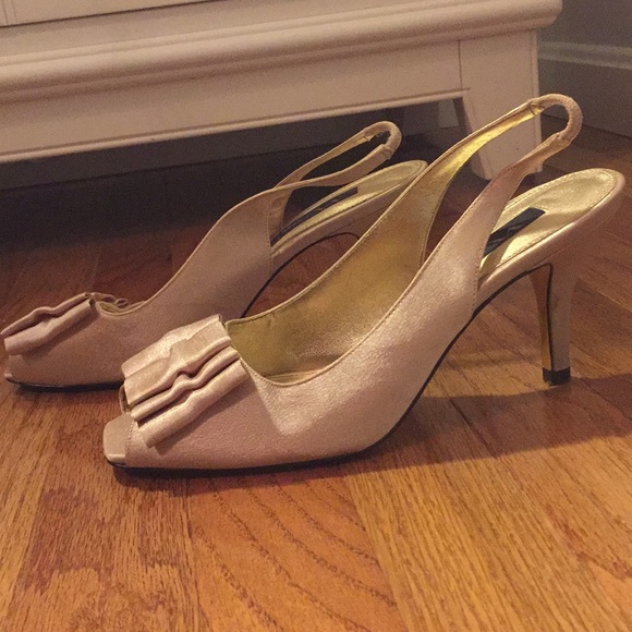 Heels - Picture 2 of 3